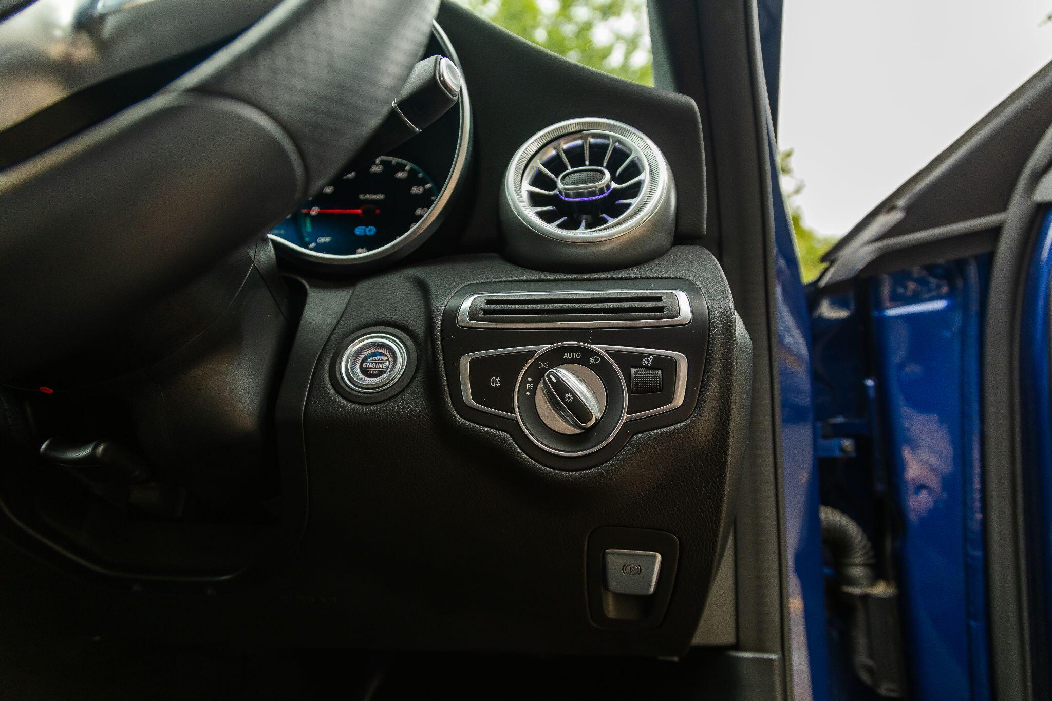 Mercedes-Benz C-Class view 27