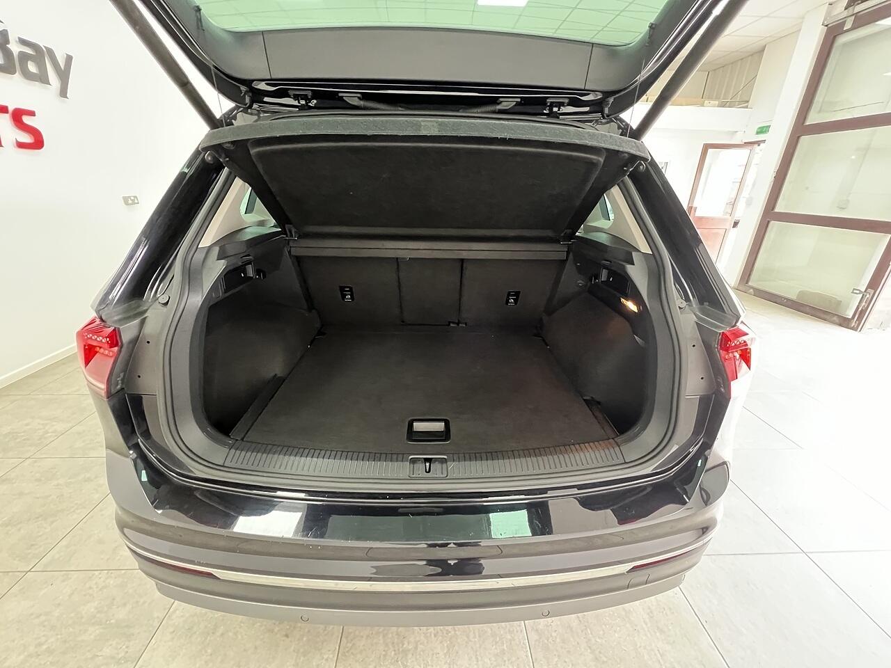 Volkswagen Tiguan view 16