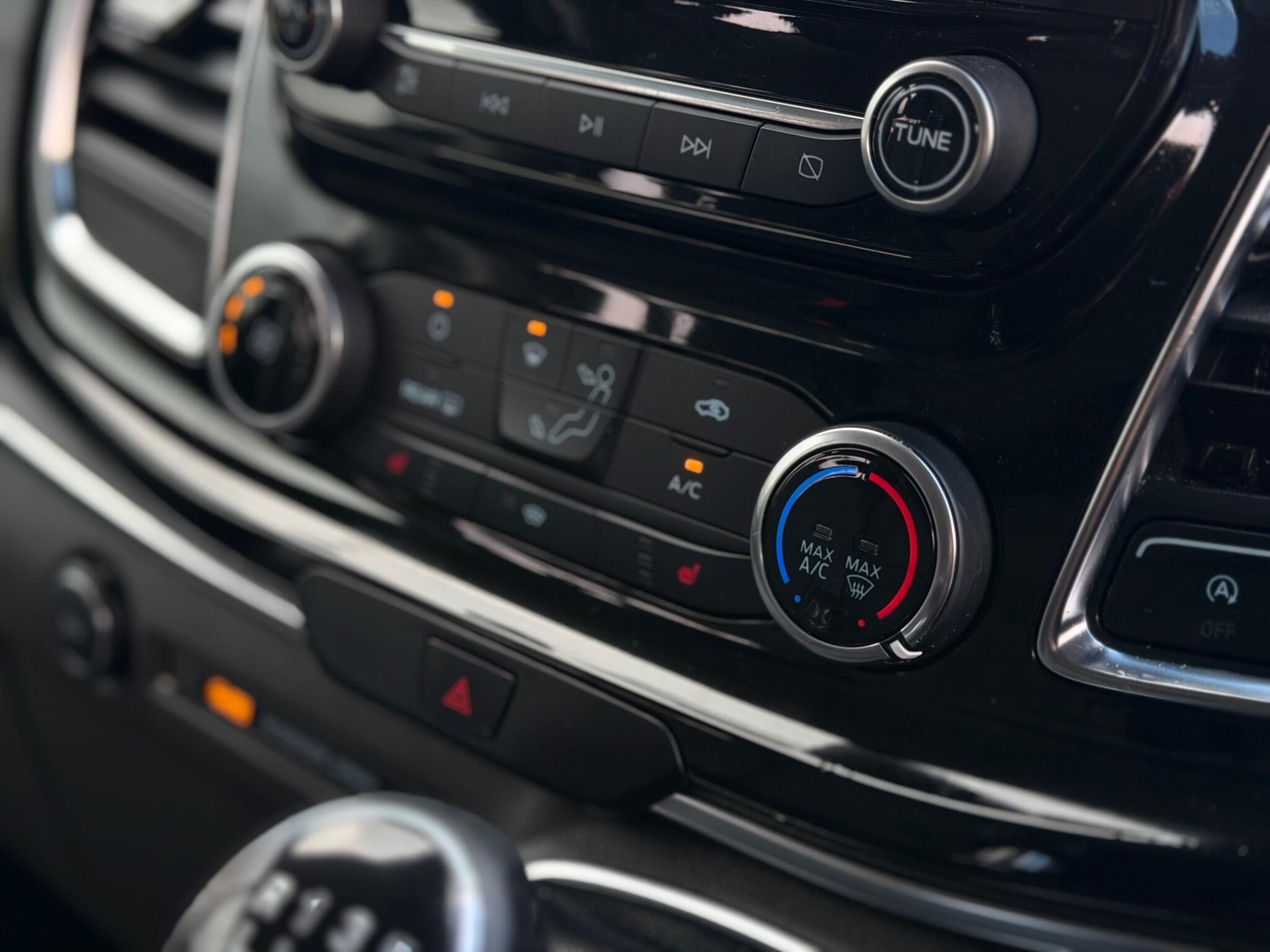 Ford Tourneo Custom view 24