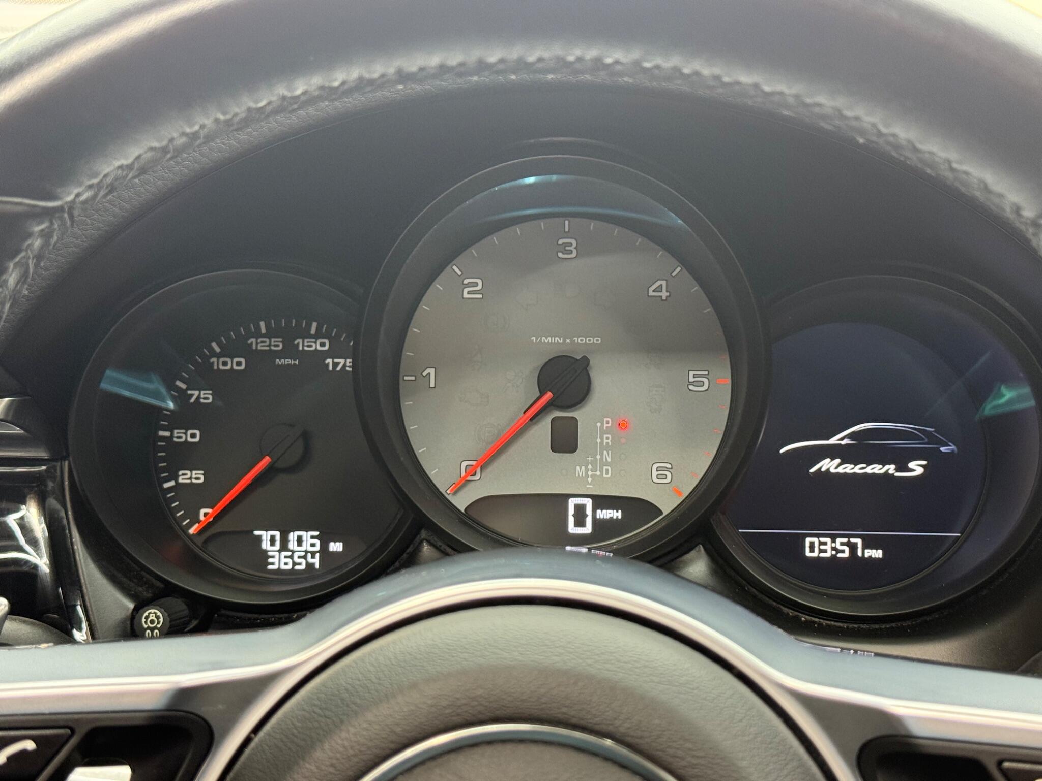 Porsche Macan view 27