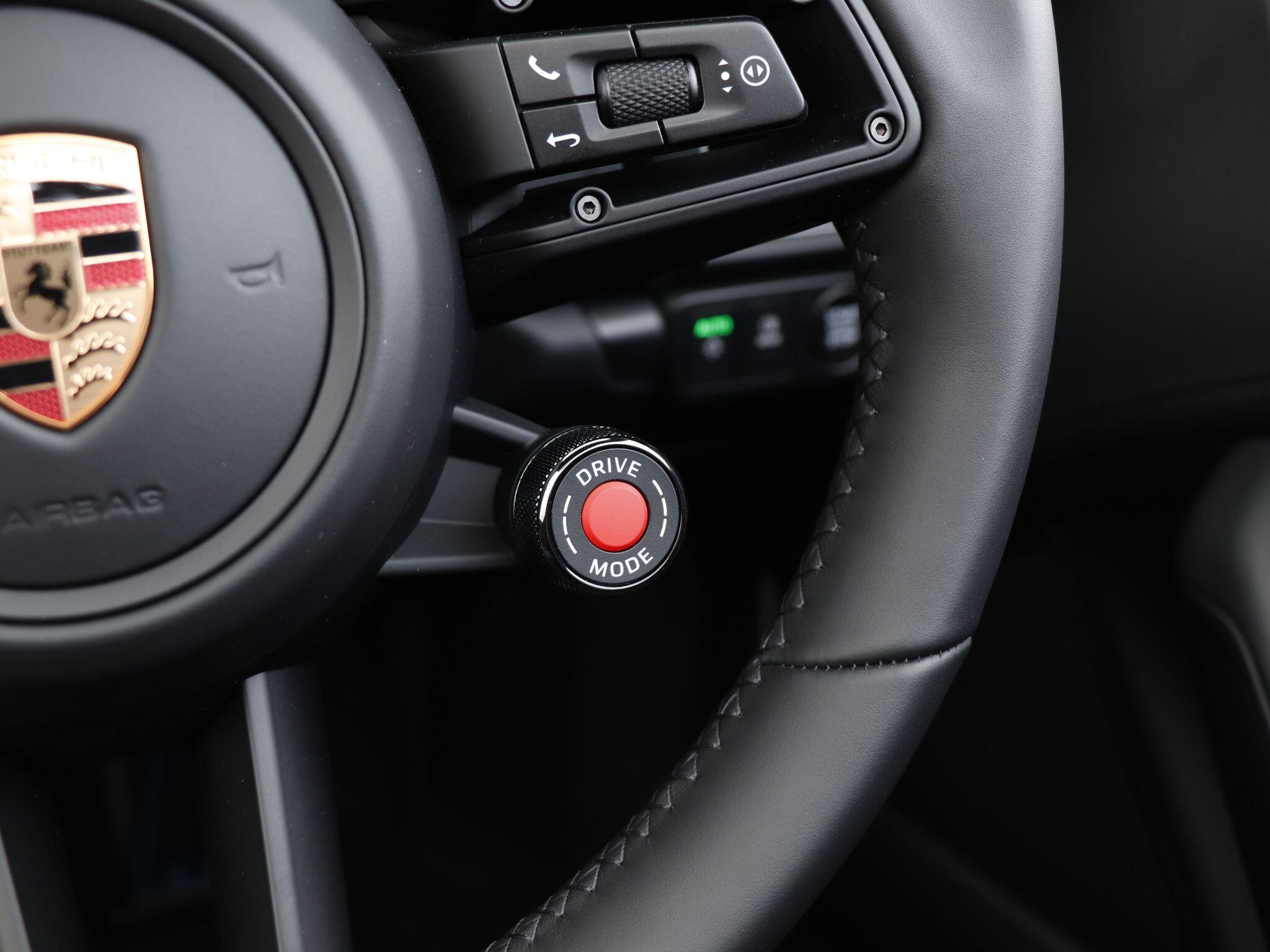 Porsche 911 view 23