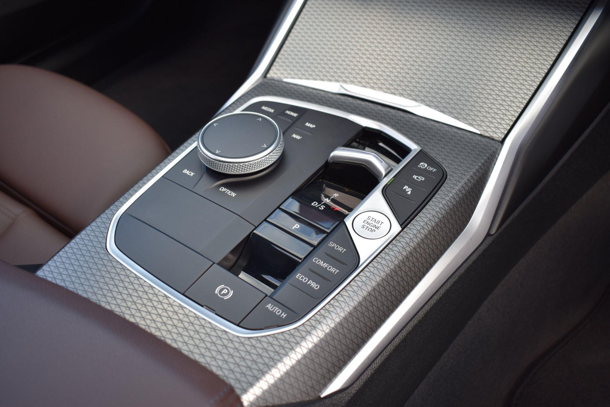 BMW 3 Series view 24