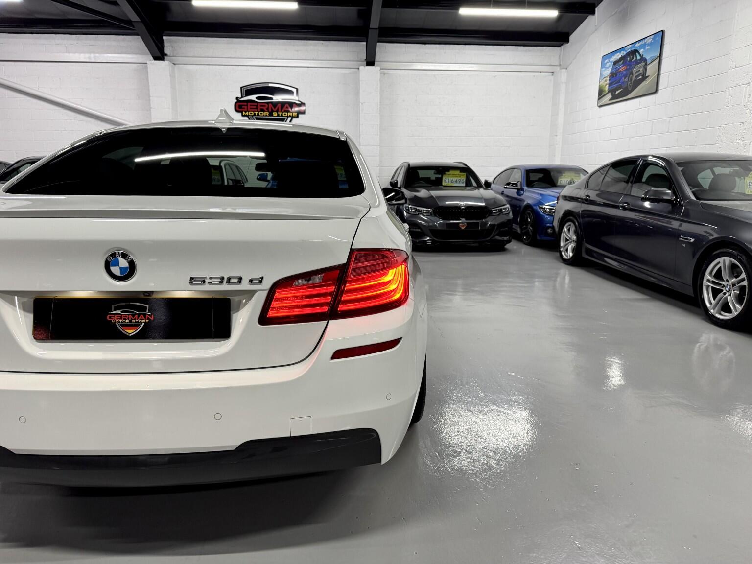 BMW 5 Series view 24