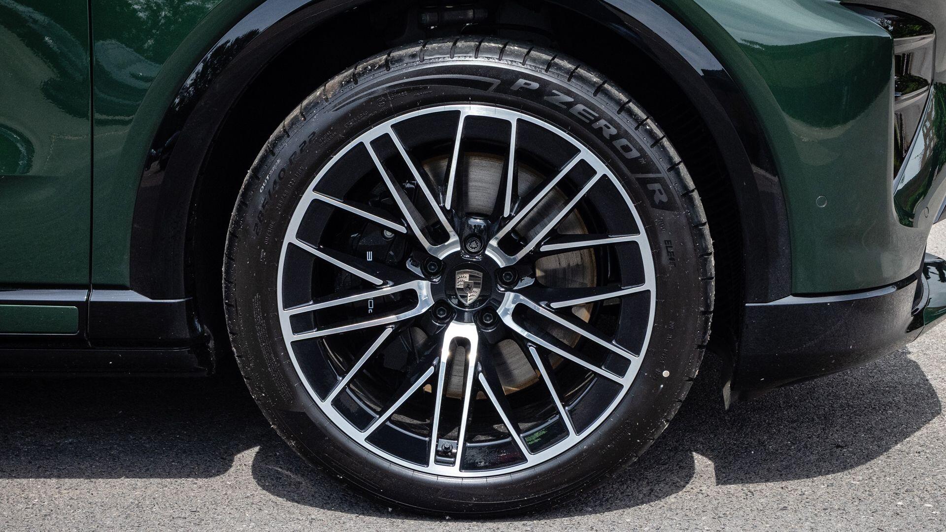 Porsche Cayenne view 21