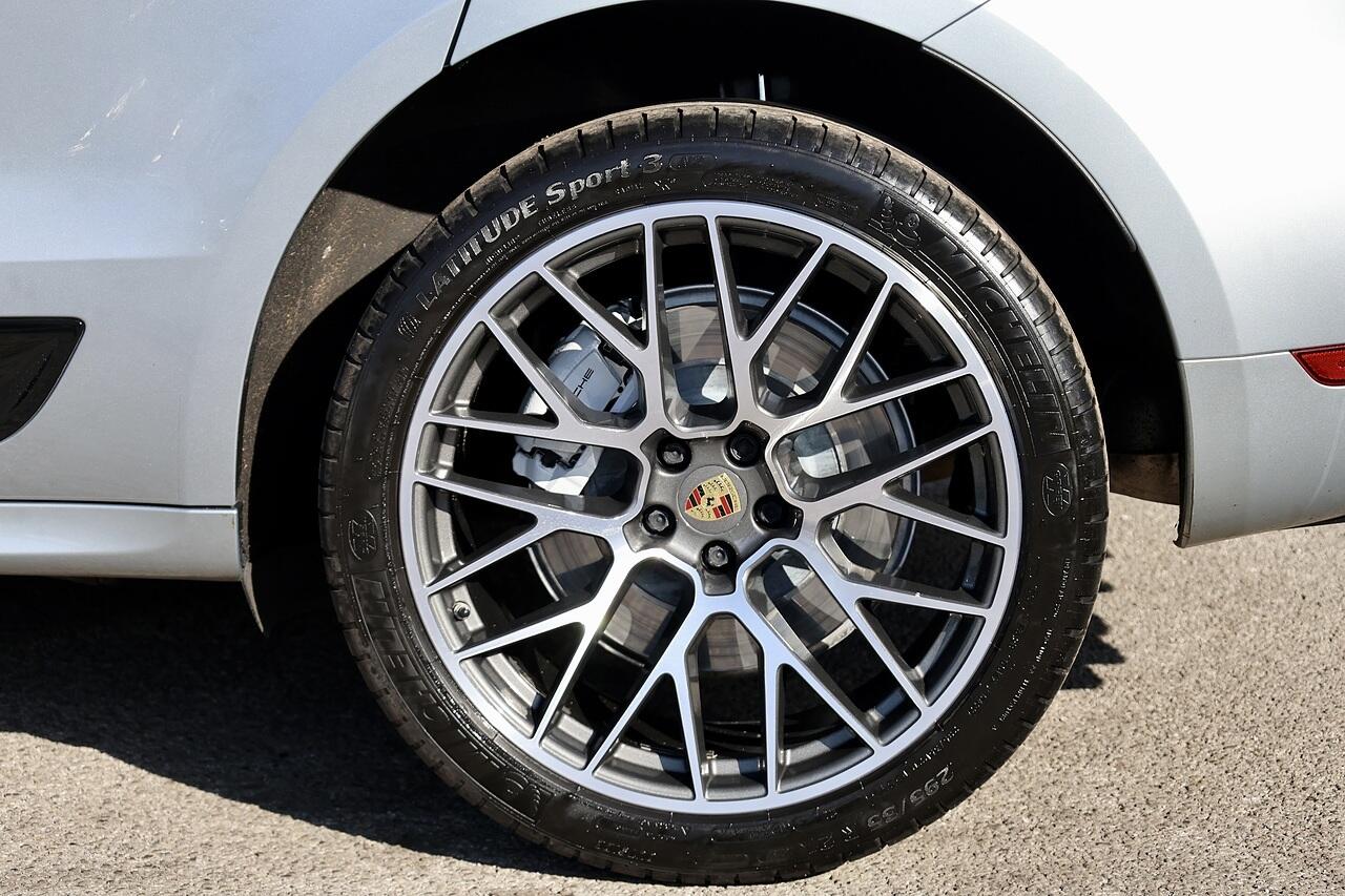 Porsche Macan view 47