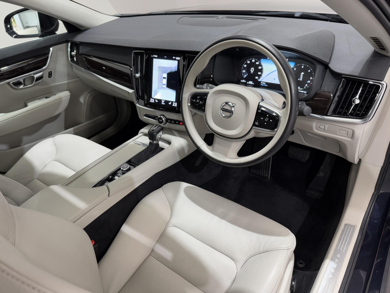 Volvo S90 view 18