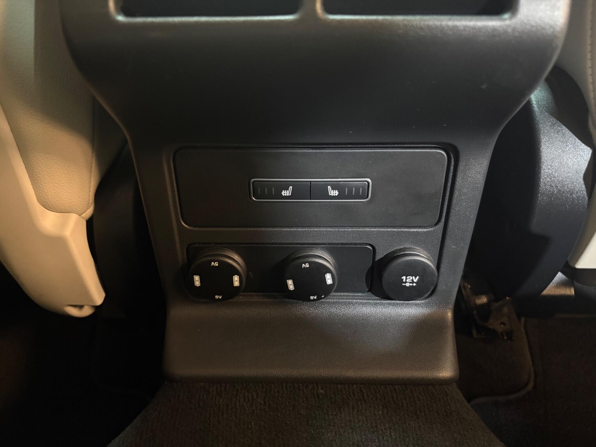 Jaguar F-Pace view 37