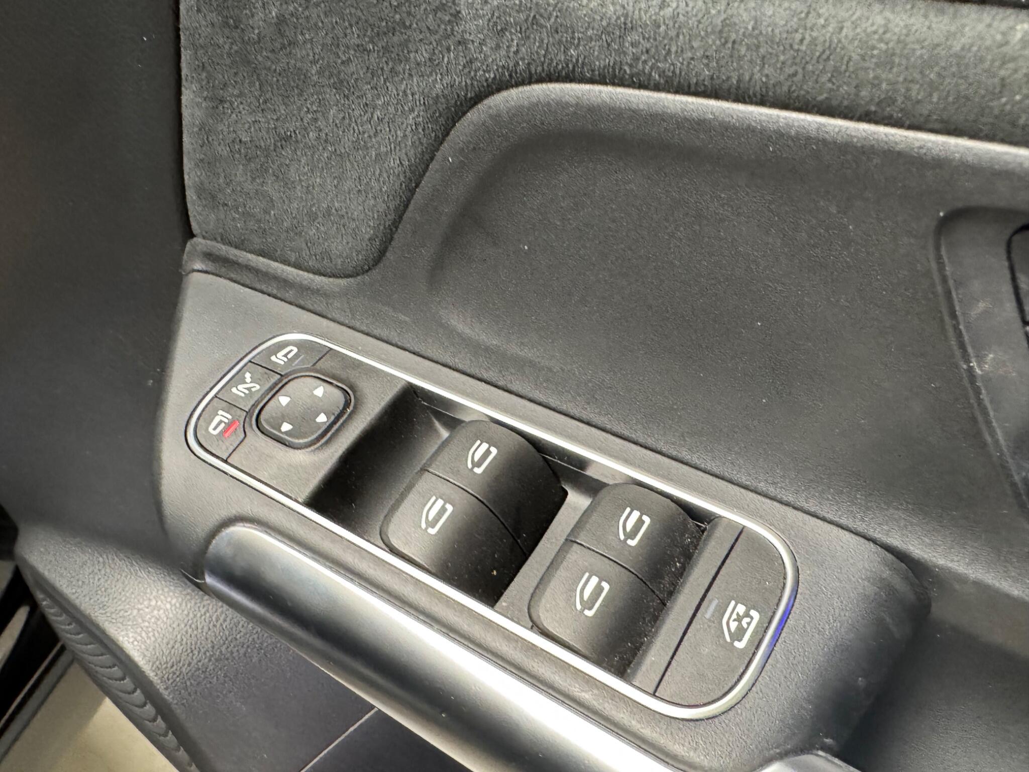 Mercedes-Benz Gla view 27
