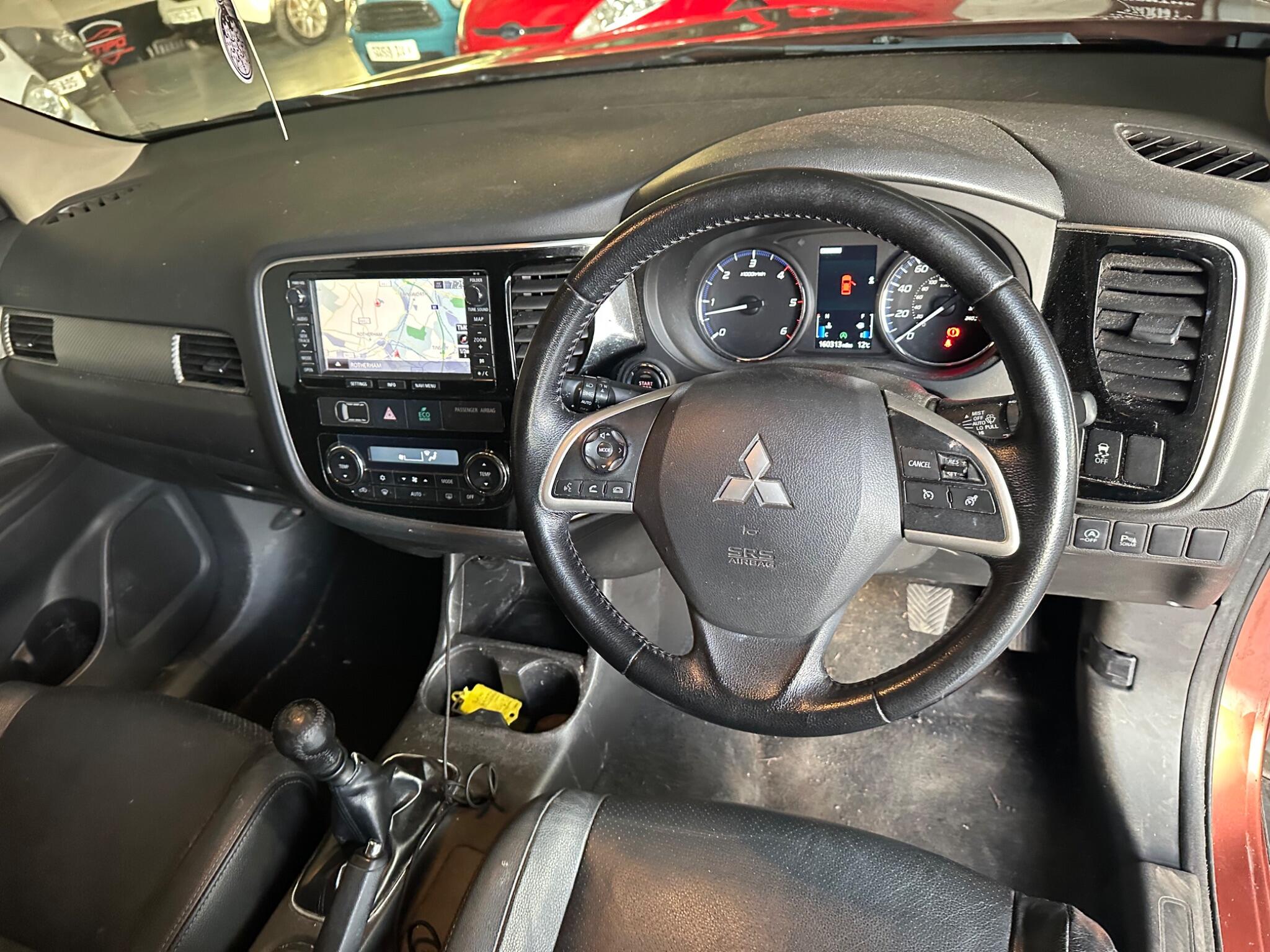 Mitsubishi Outlander view 23
