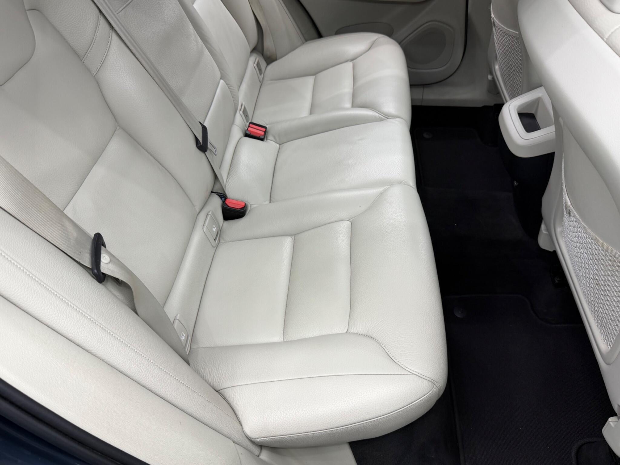 Volvo XC60 view 16