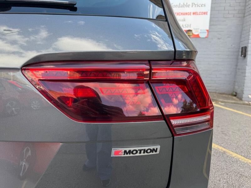 Volkswagen Tiguan view 13