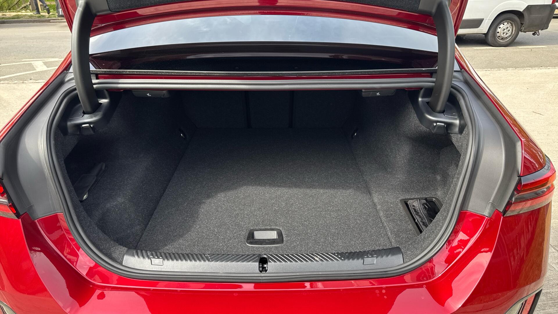 BMW i5 view 13