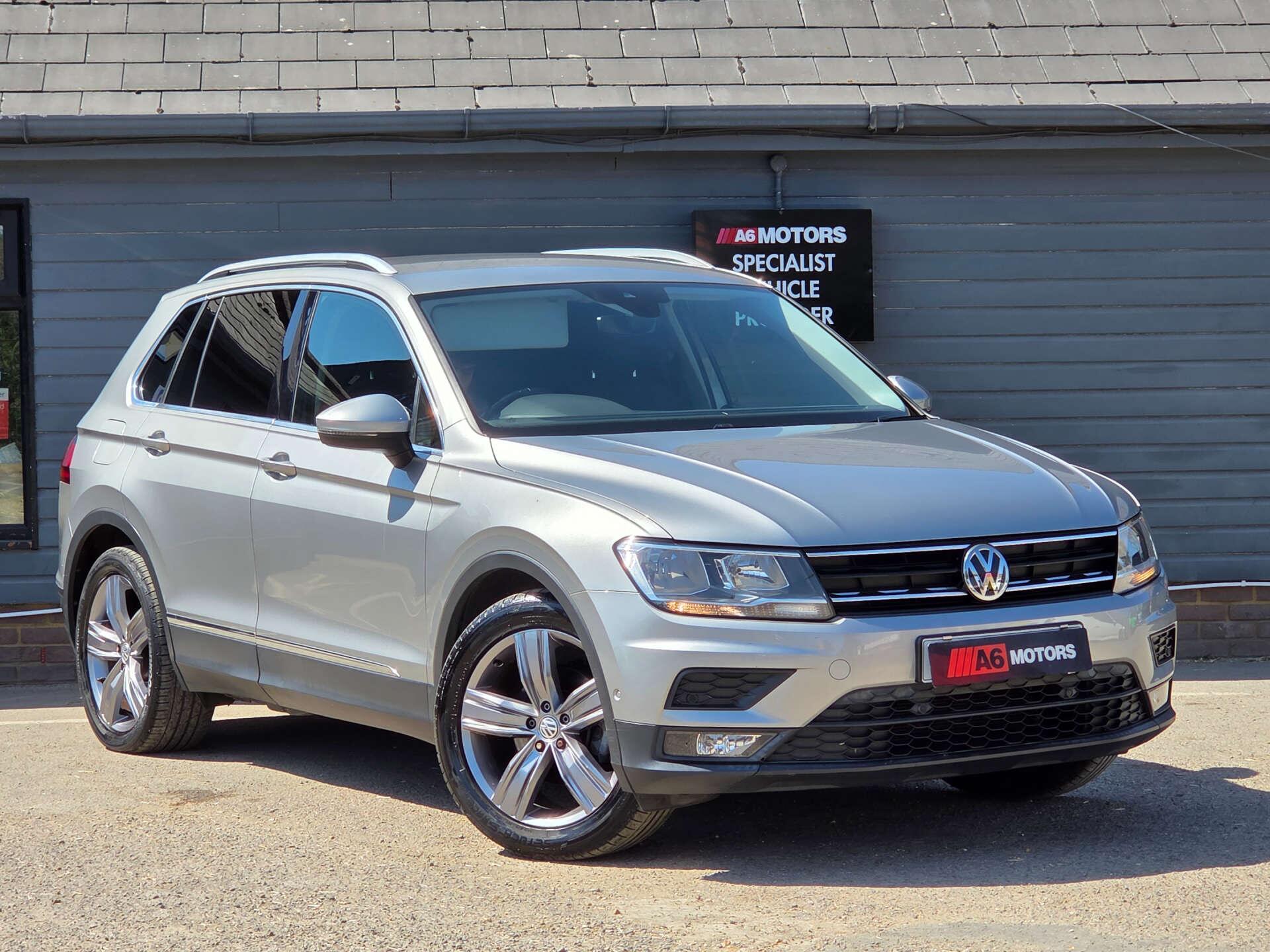 Volkswagen Tiguan view 4