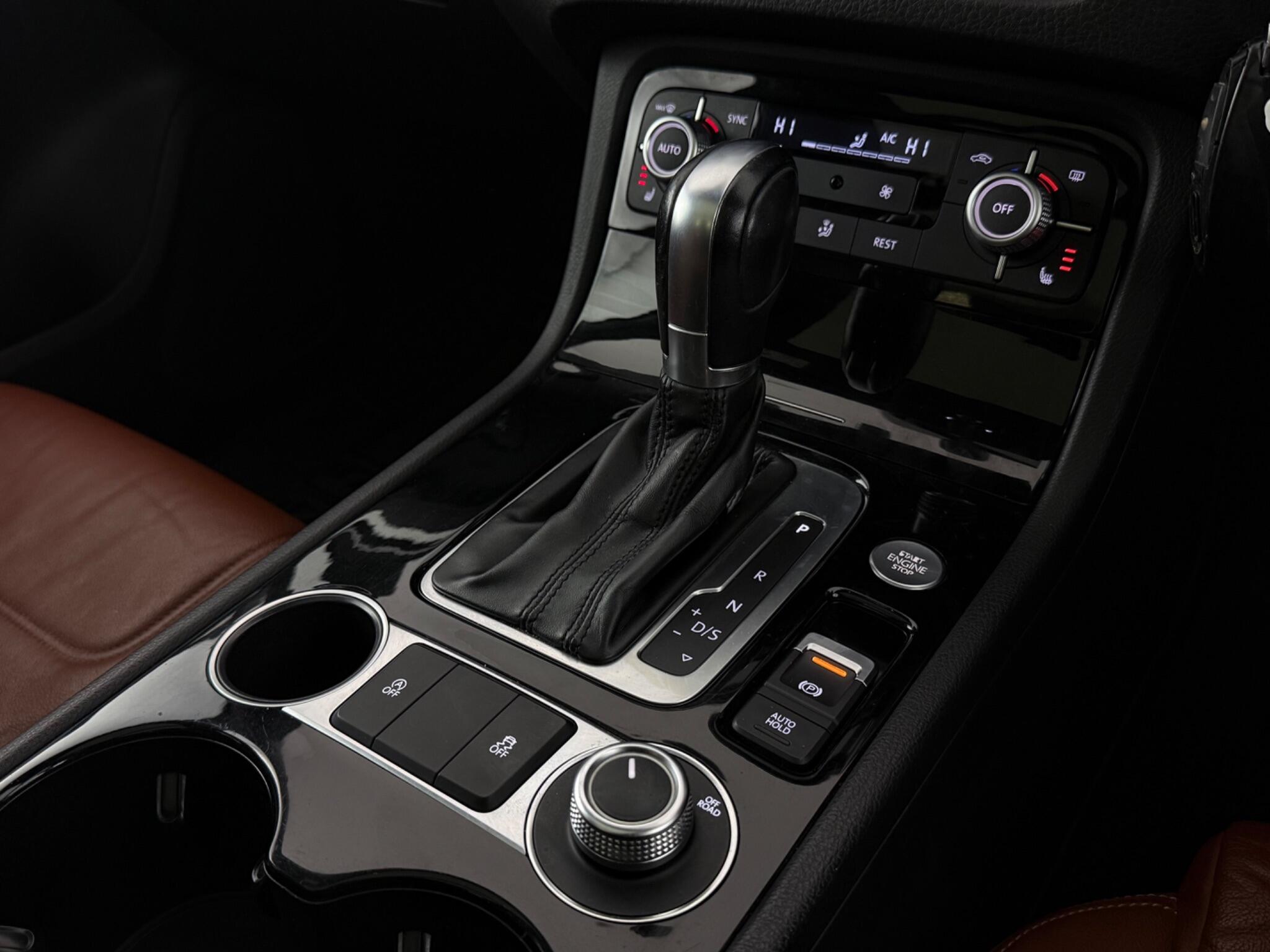 Volkswagen Touareg view 21