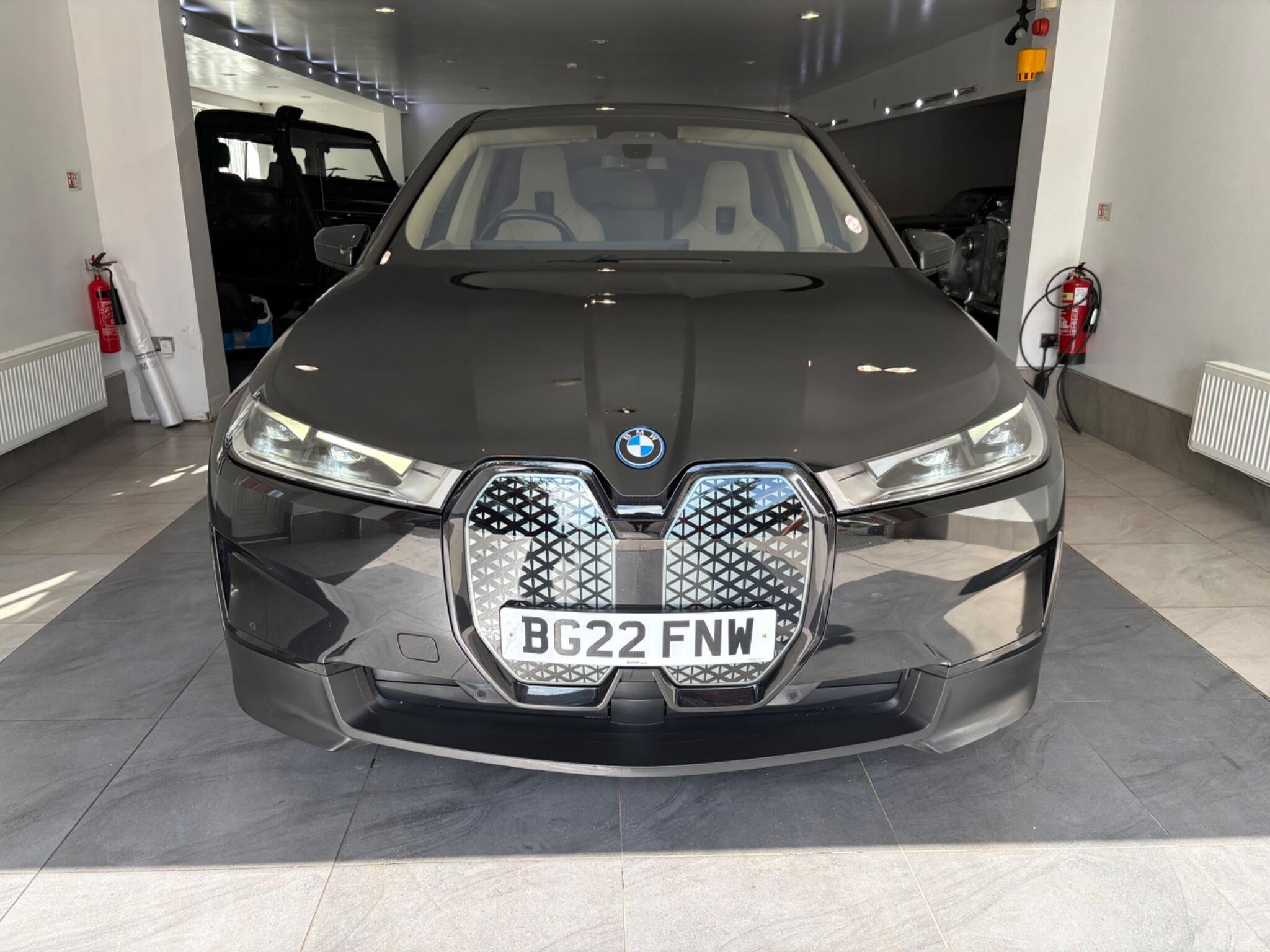 BMW Ix view 2