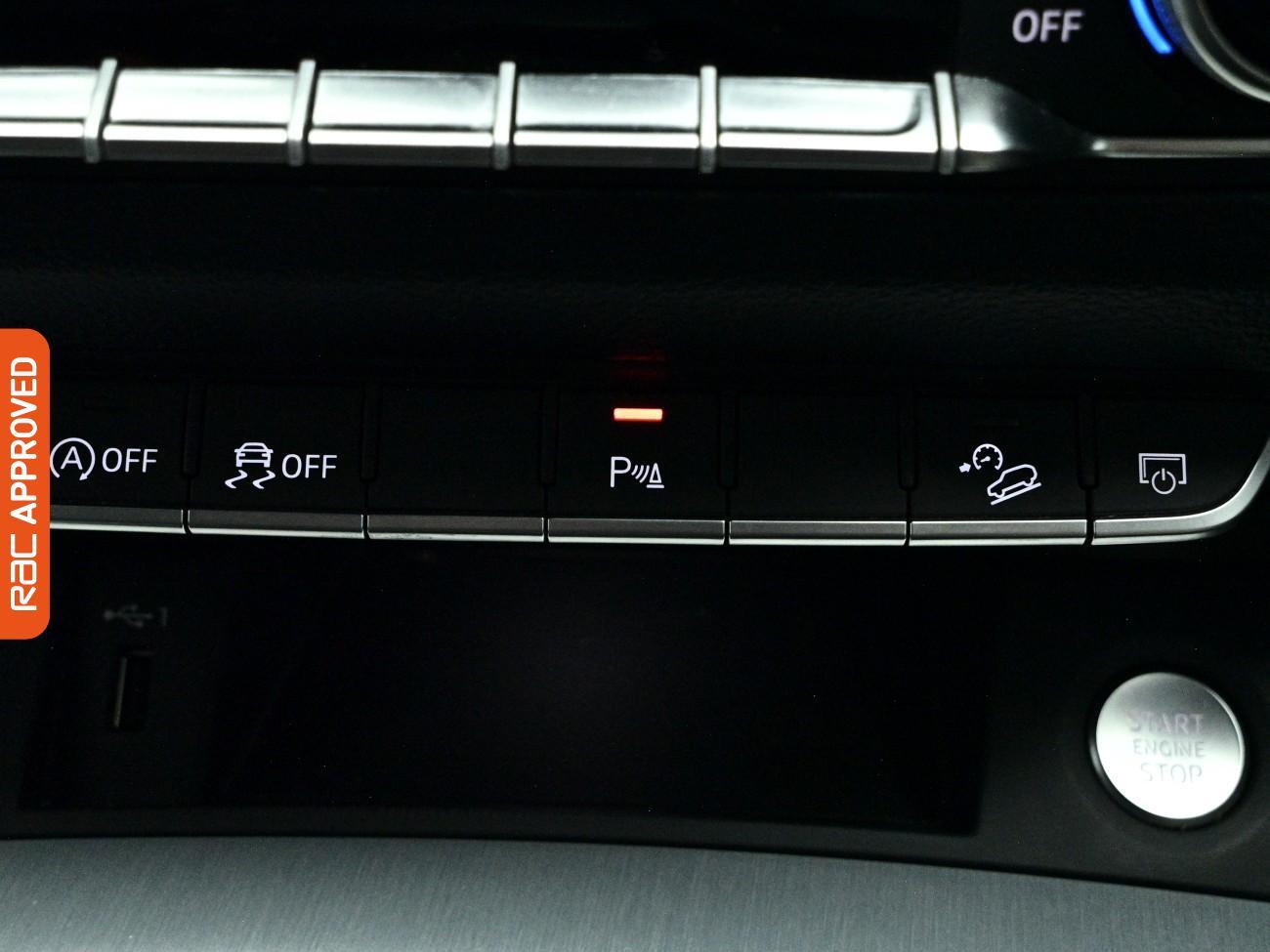 Audi Q5 view 14