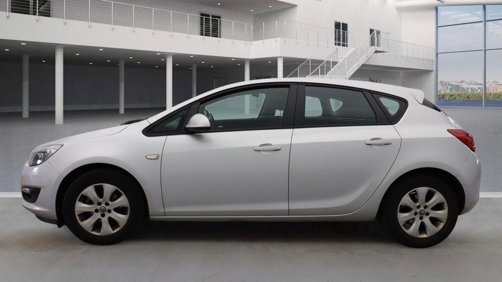 Vauxhall Astra view 6