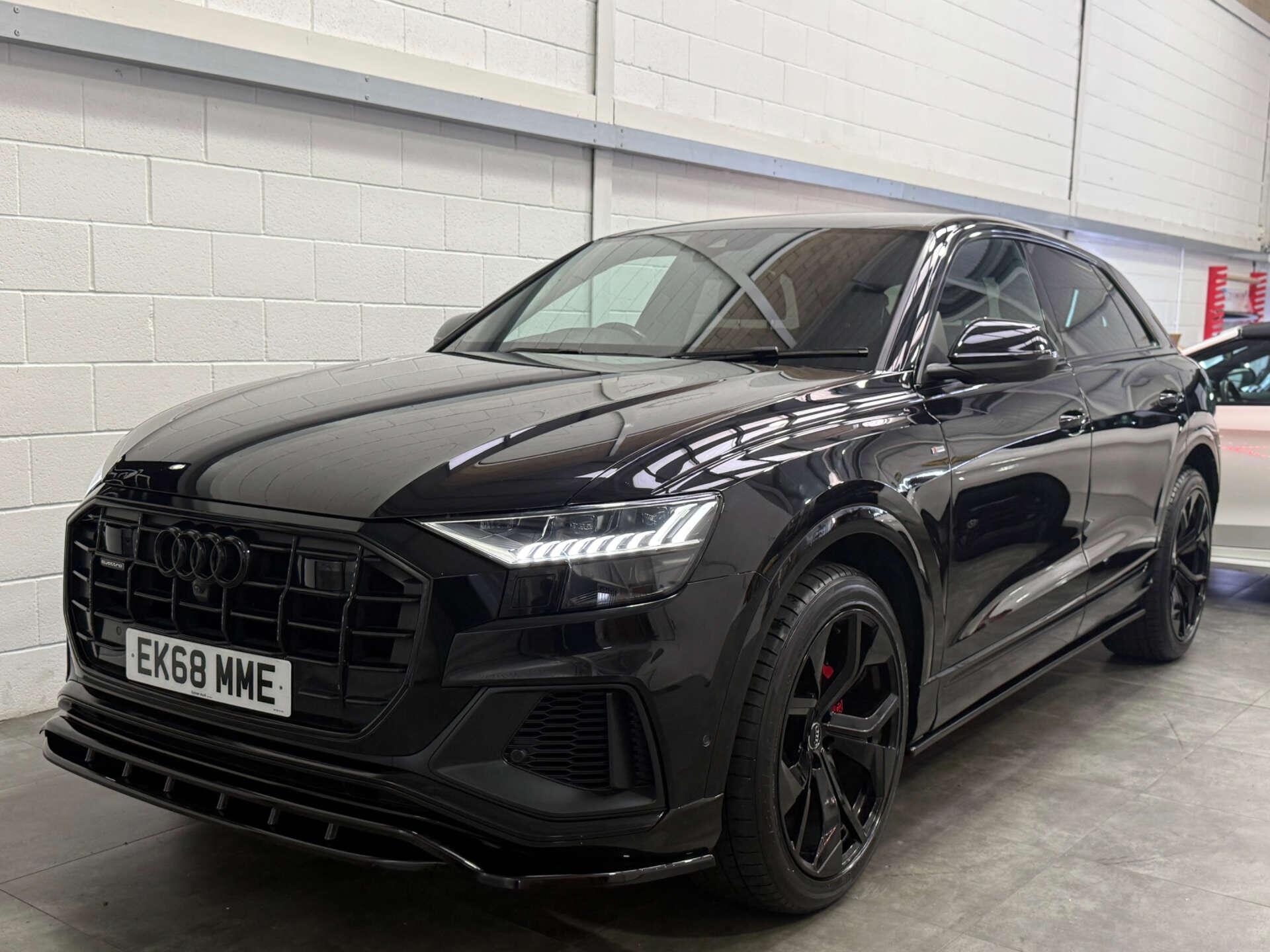 Audi Q8 view 3