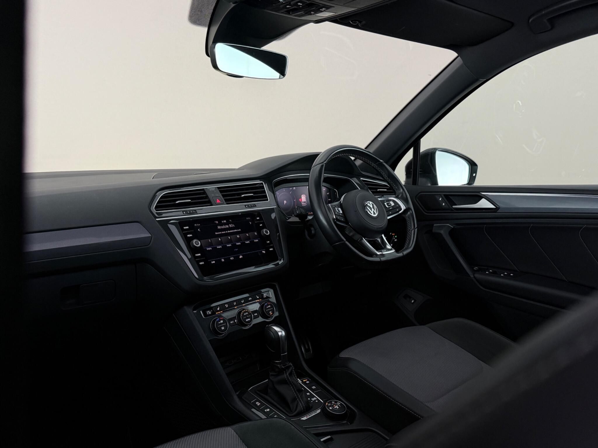 Volkswagen Tiguan view 4
