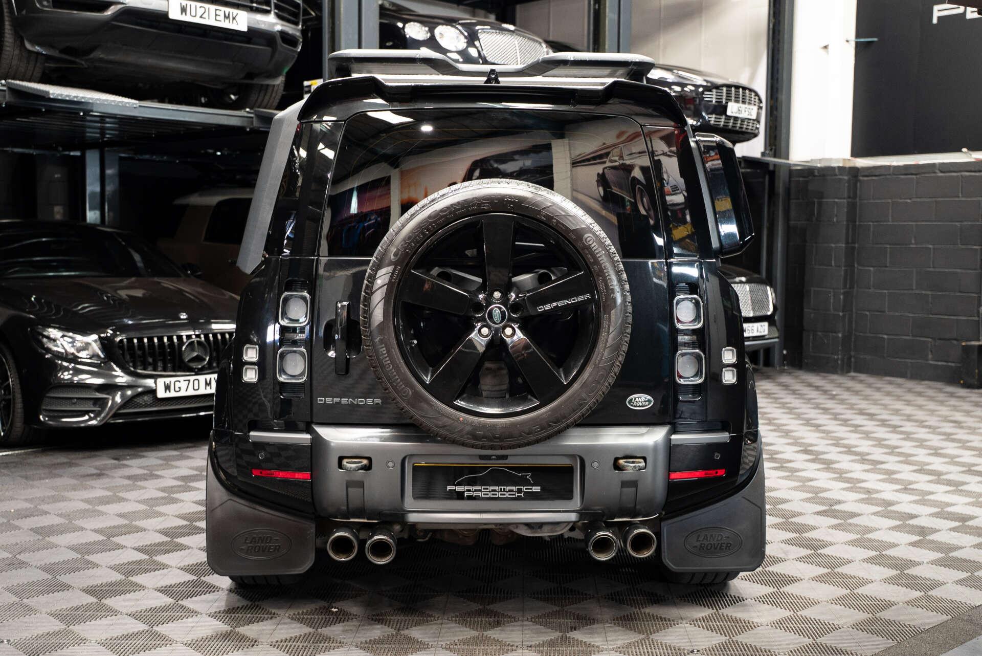 Land Rover Defender 90 view 7