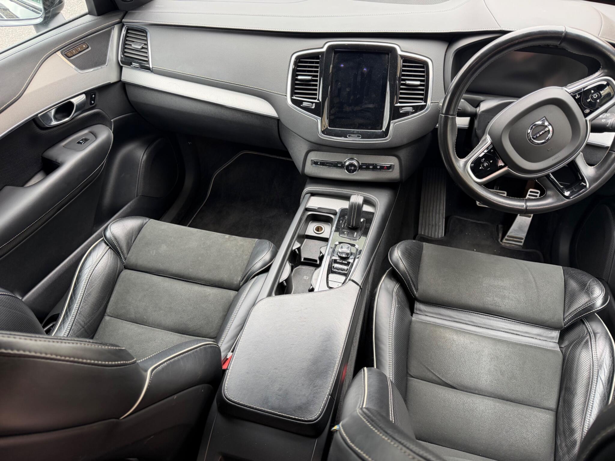 Volvo XC90 view 2