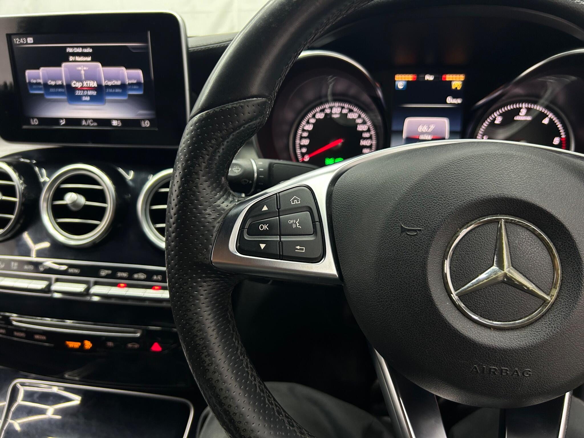 Mercedes-Benz C Class view 27