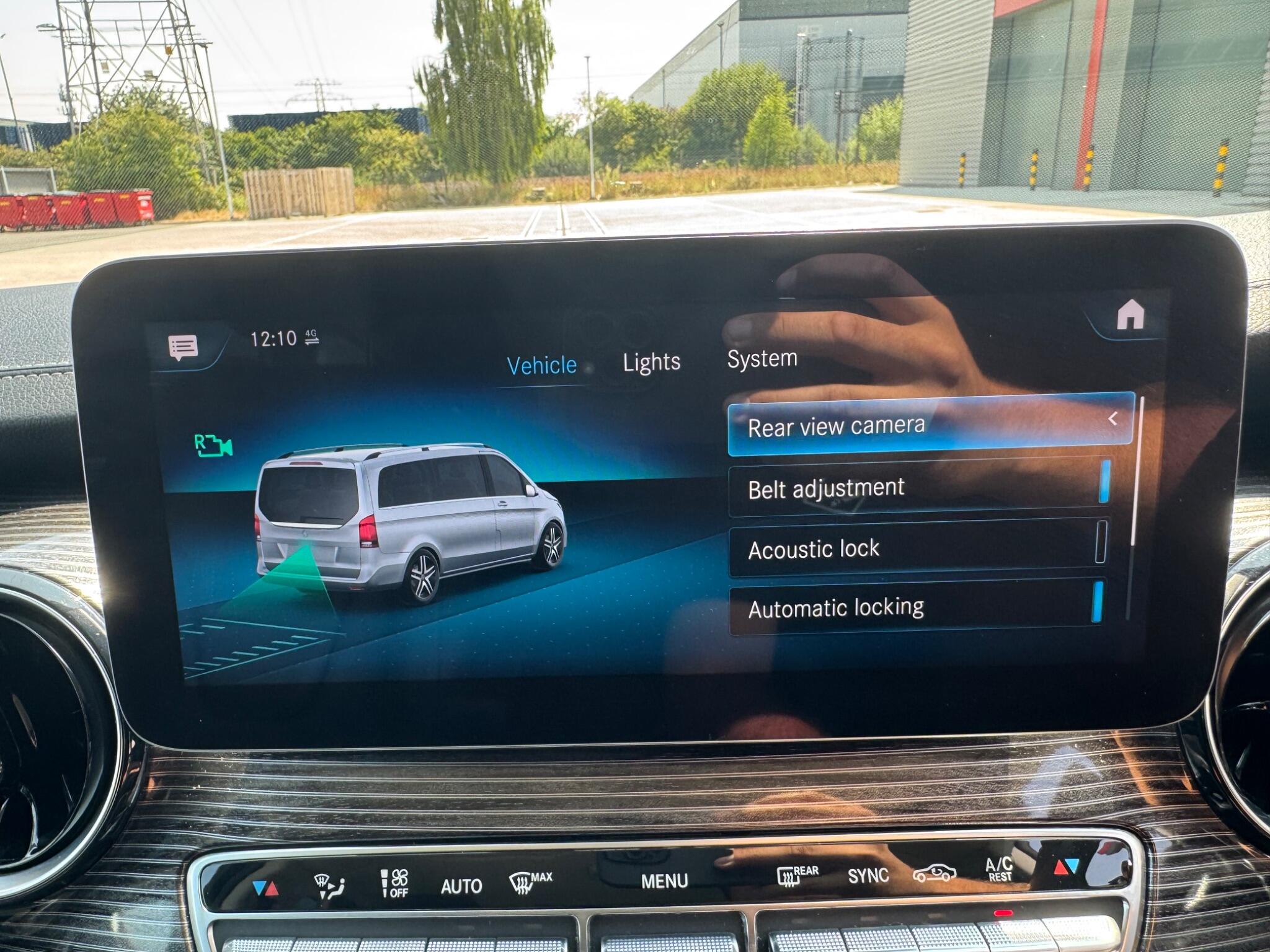 Mercedes-Benz V Class view 39