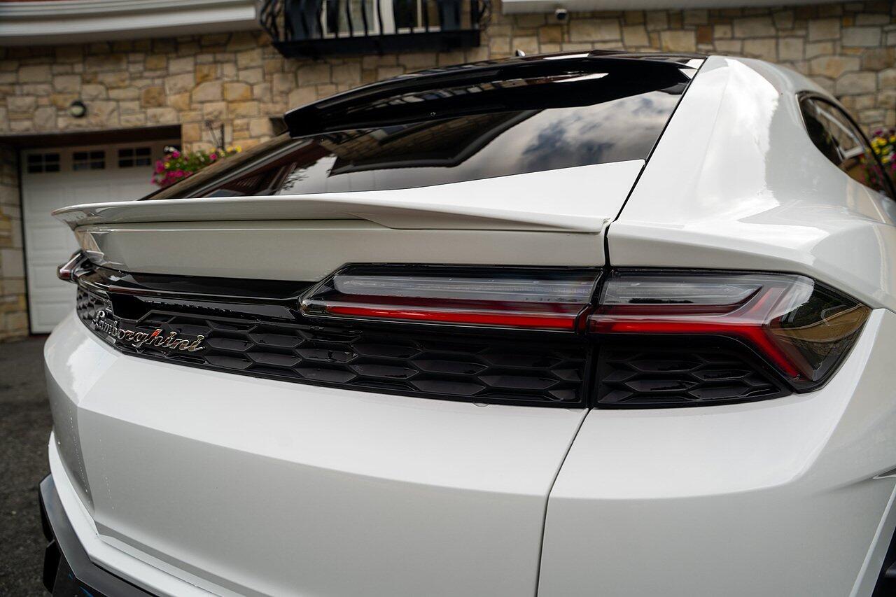 Lamborghini Urus view 19
