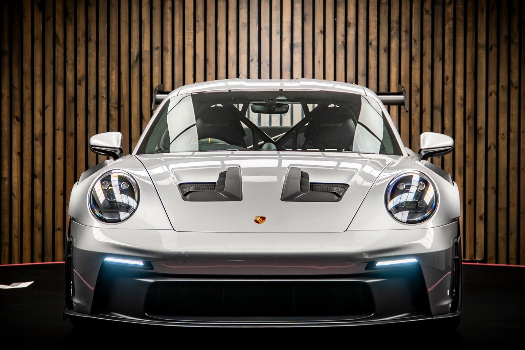 Porsche 911 view 5