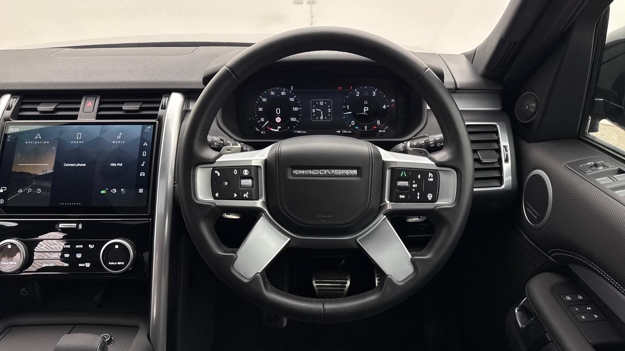 Land Rover Discovery view 15