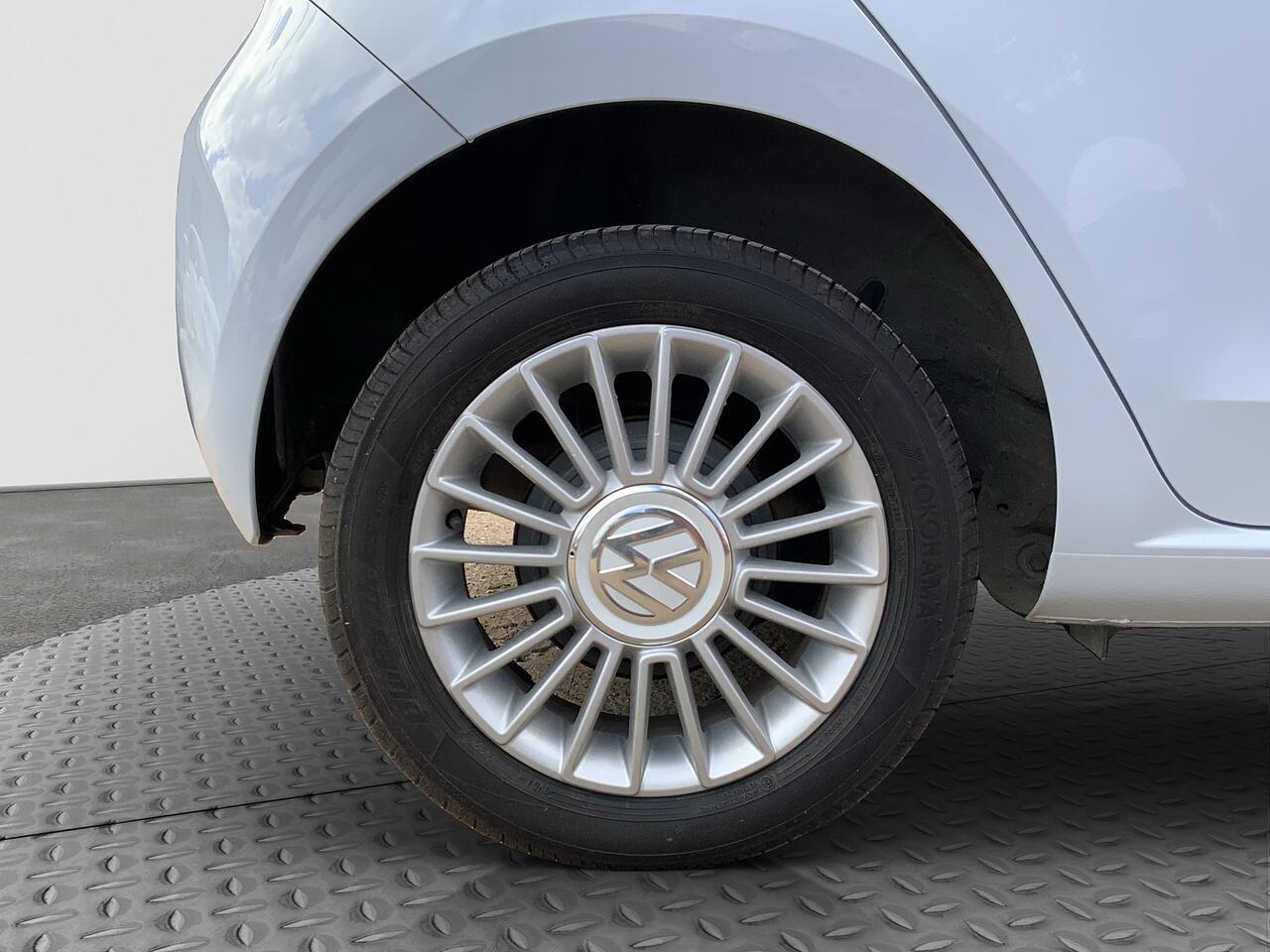 Volkswagen Up! view 20