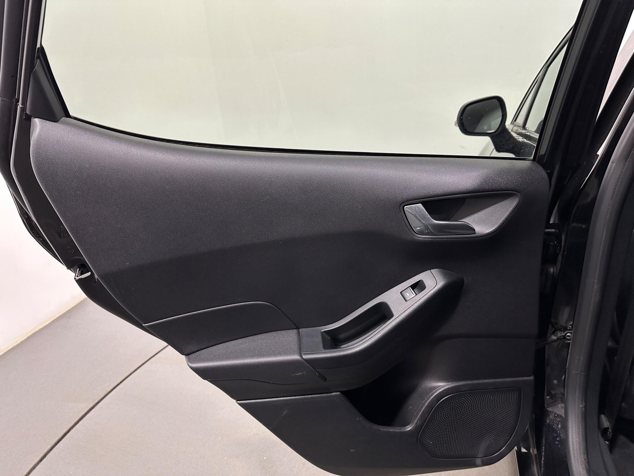 Ford Fiesta view 38