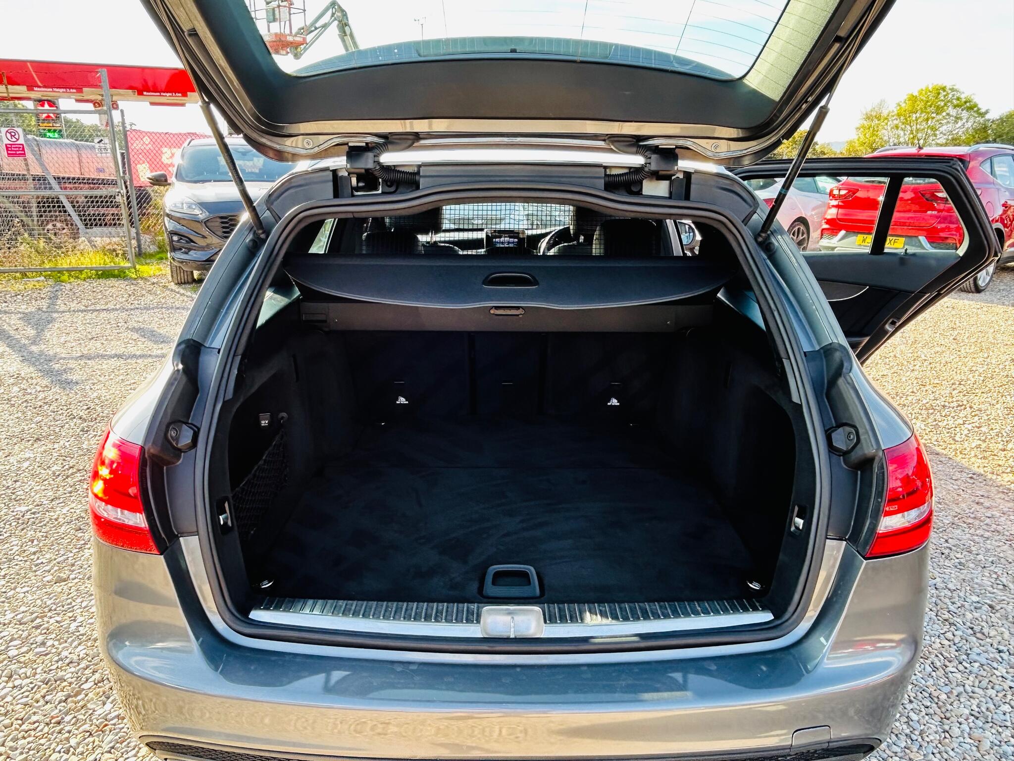 Mercedes-Benz C-Class view 13