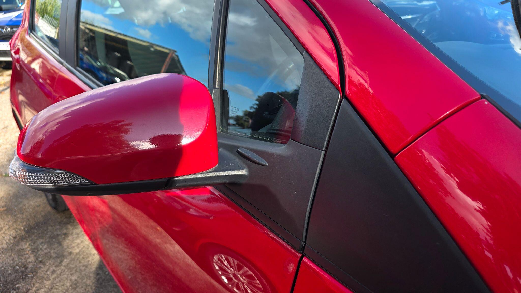 Toyota Yaris view 13