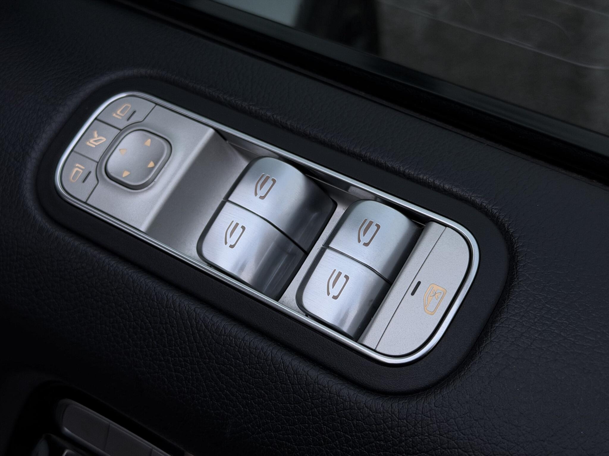 Mercedes-Benz G-Class view 27