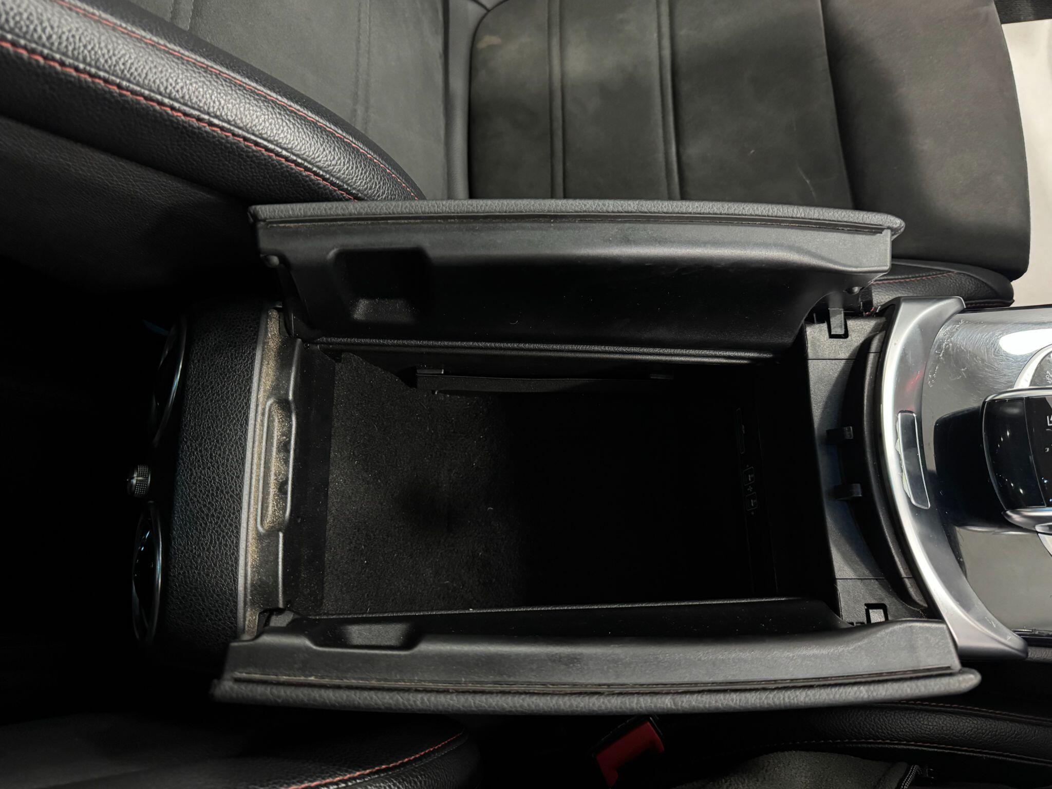 Mercedes-Benz C-Class view 37