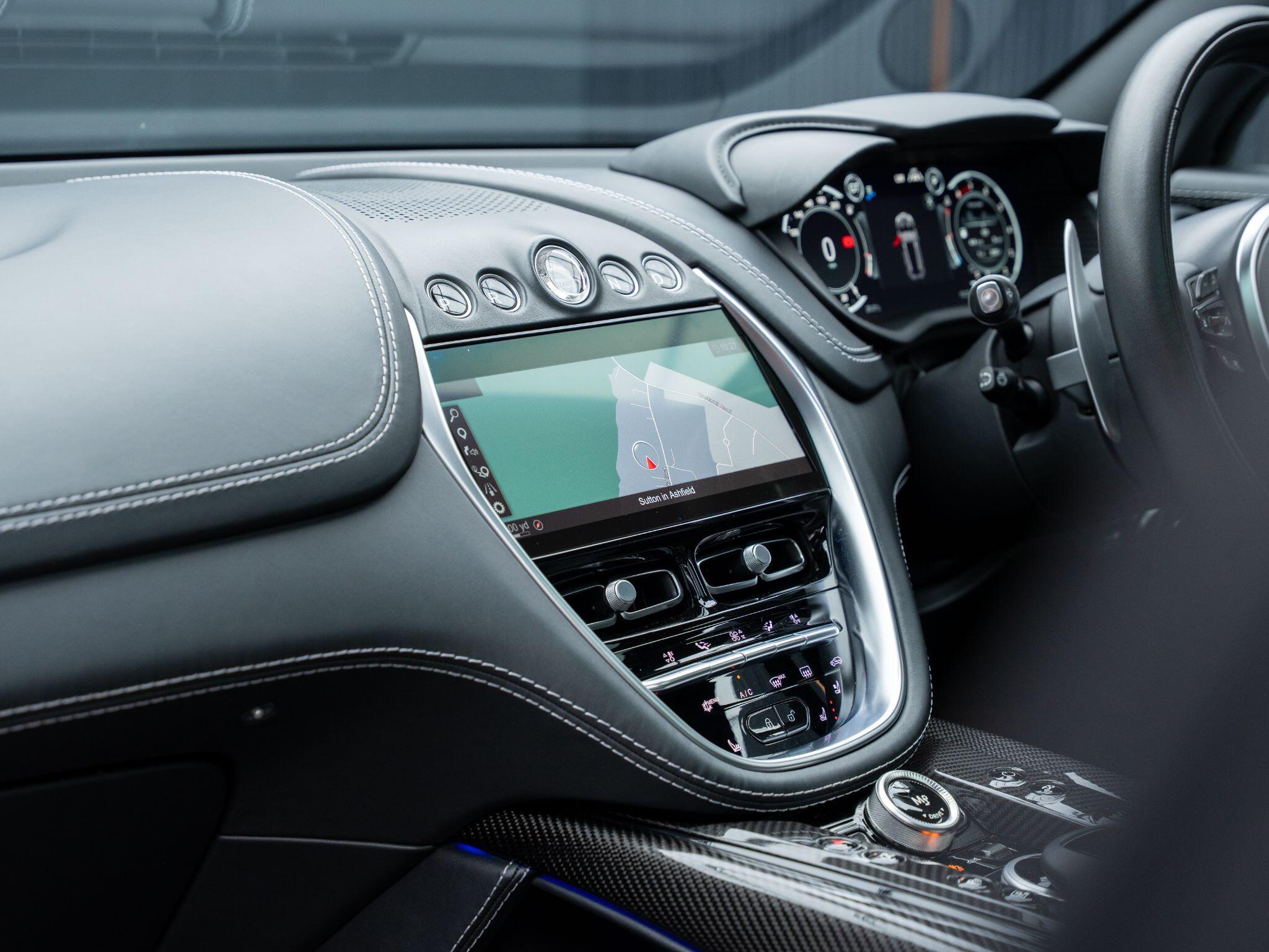 Aston Martin DBX view 44