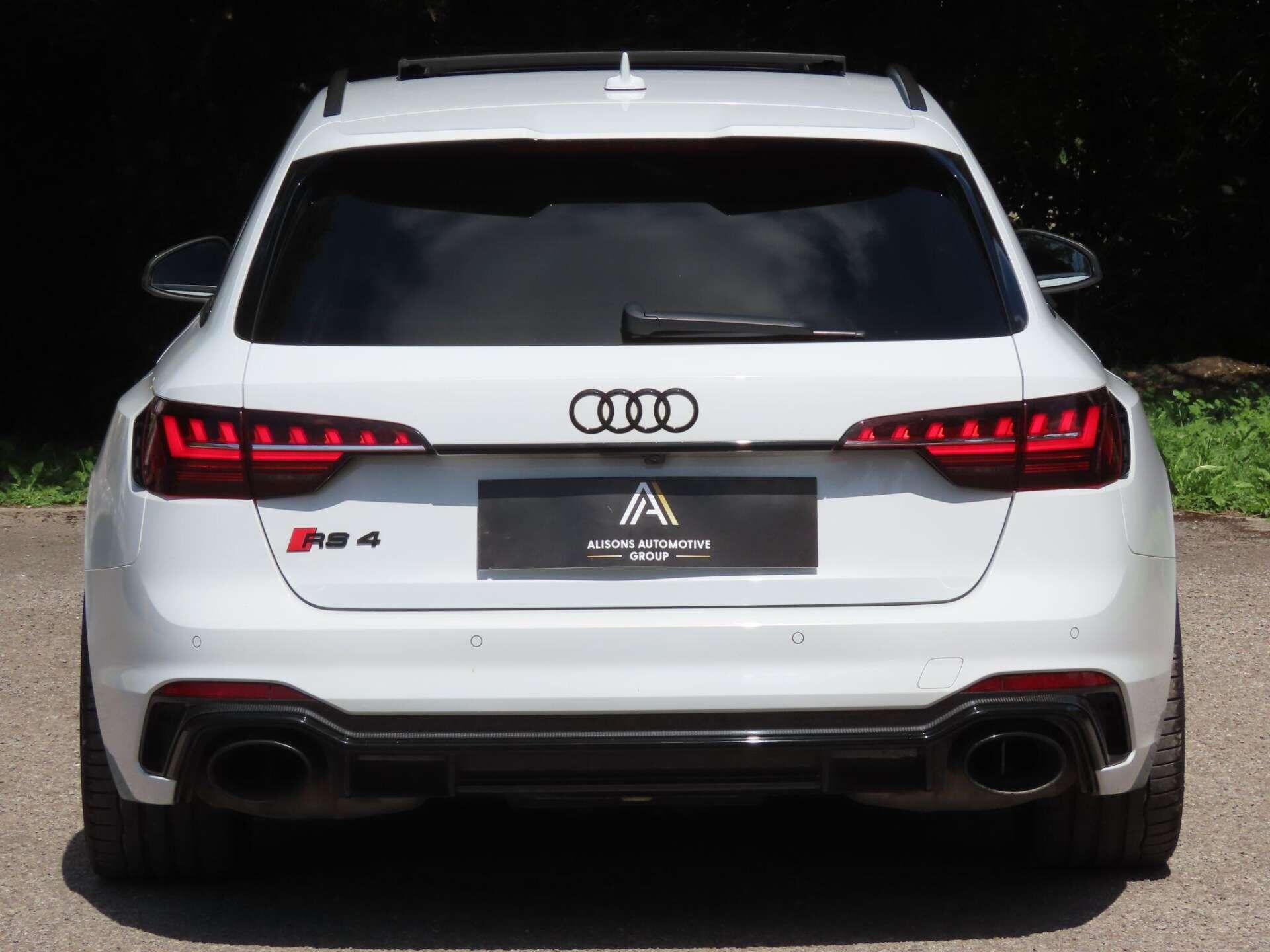 Audi RS4 view 6