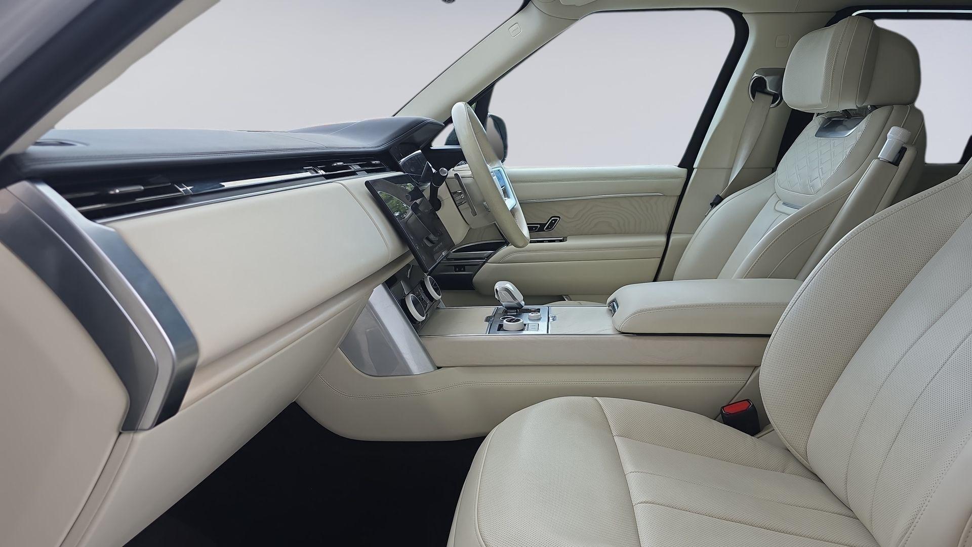 Land Rover Range Rover view 3
