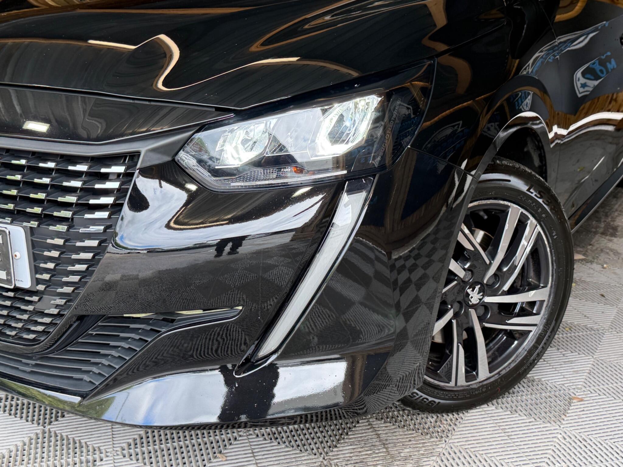 Peugeot 208 view 7