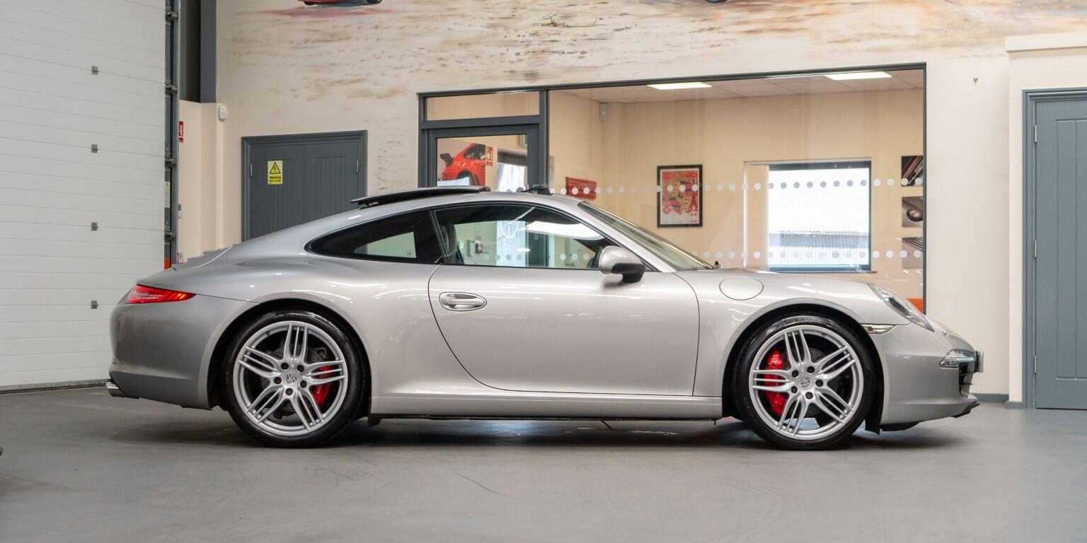 Porsche 911 view 12