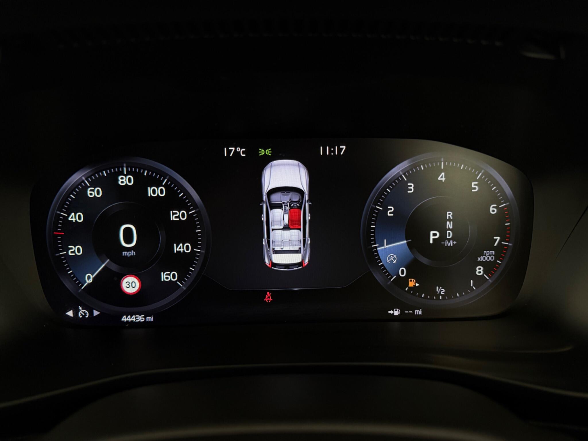 Volvo XC40 view 16