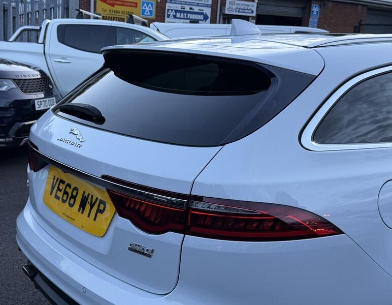 Jaguar XF view 21