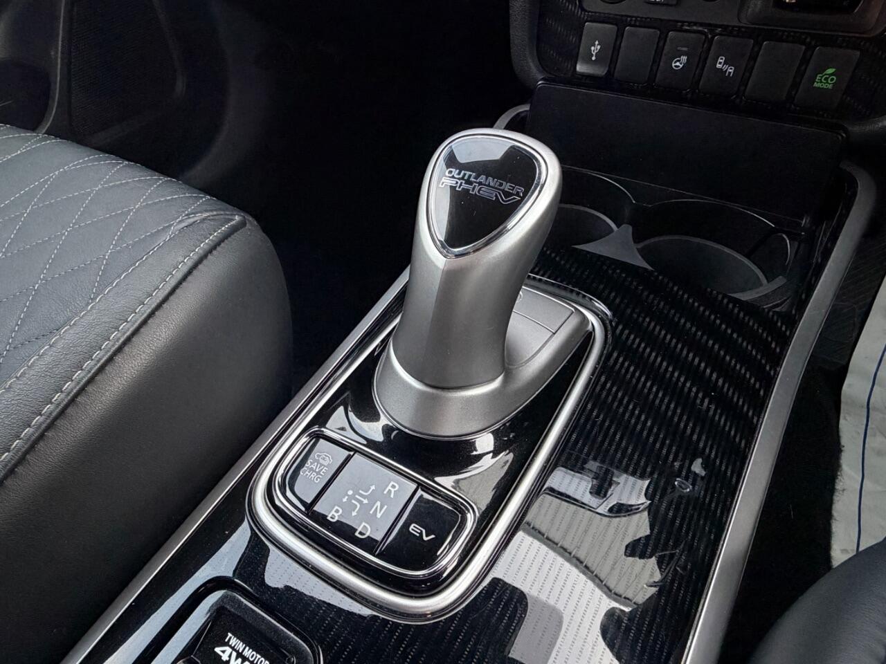Mitsubishi Outlander view 26