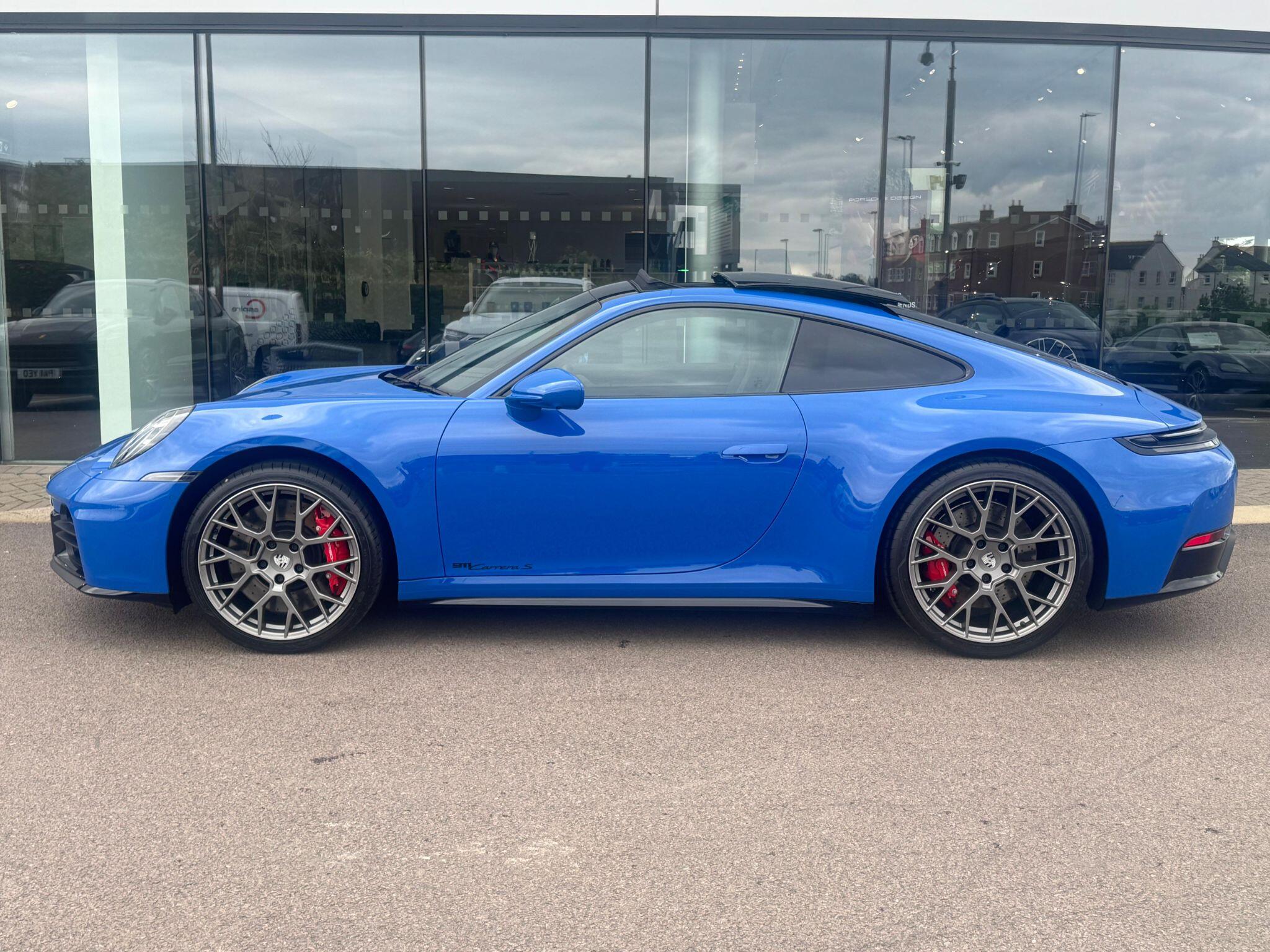 Porsche 911 view 4