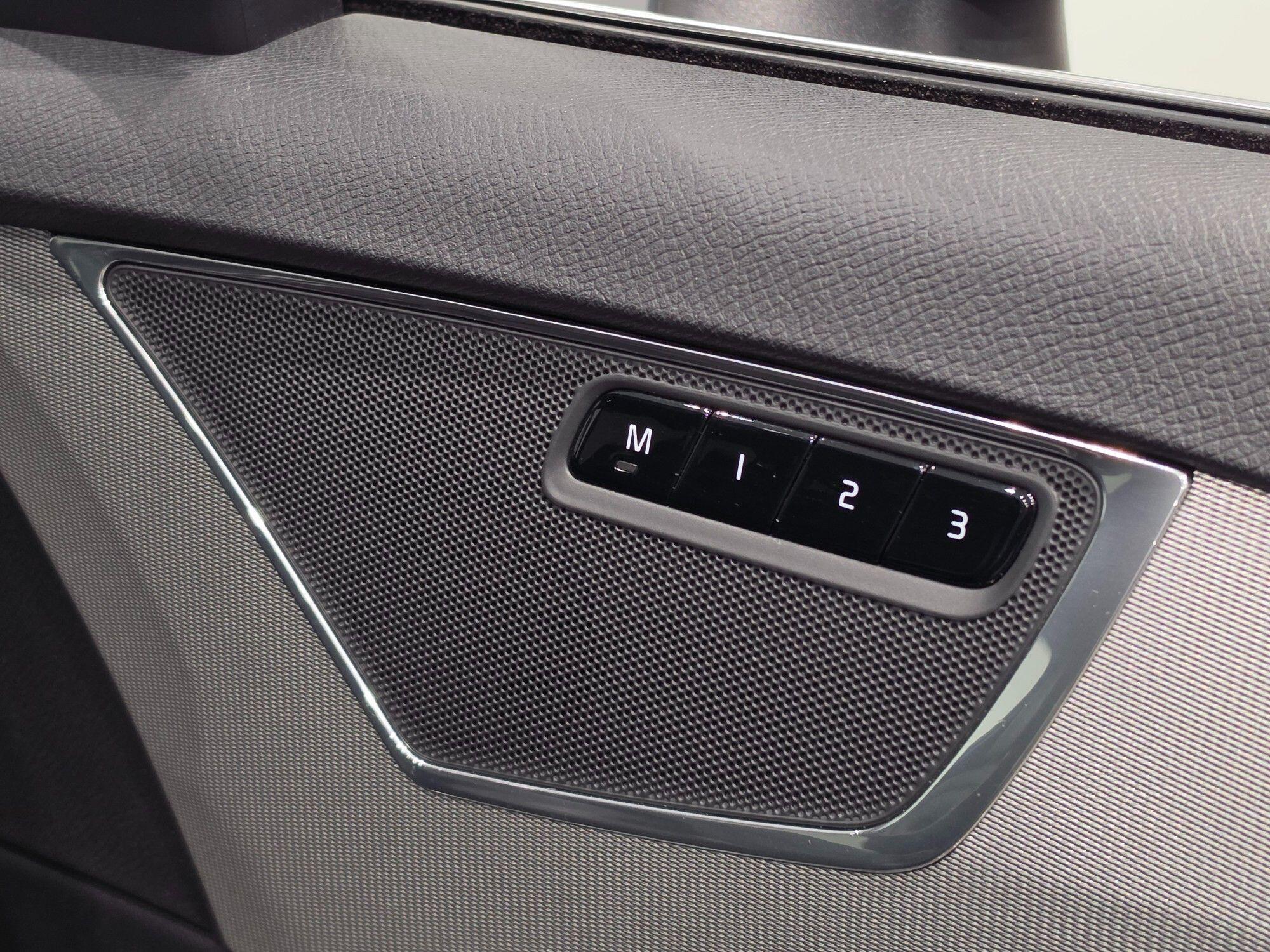 Volvo XC90 view 125