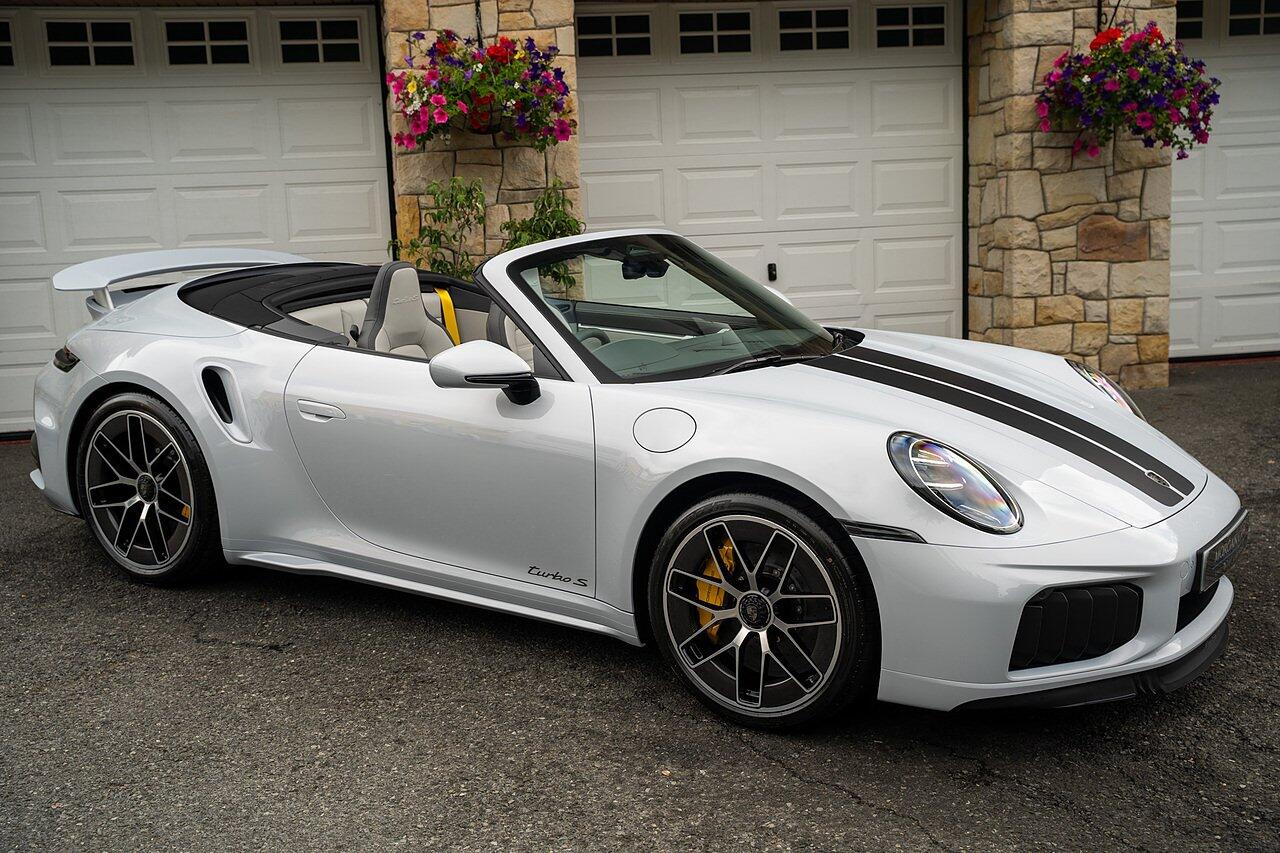 Porsche 911 view 2
