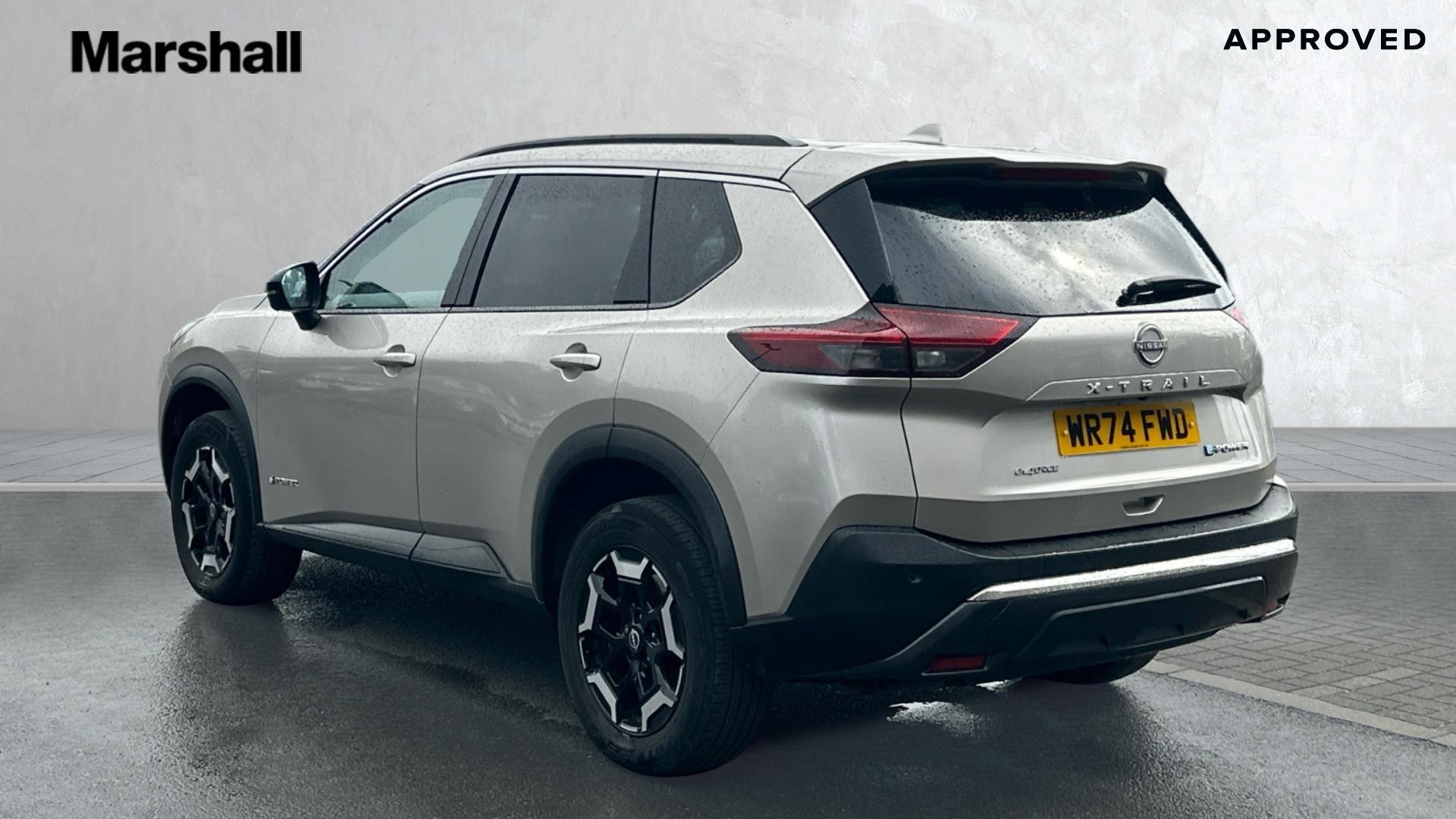 Nissan X-Trail view 2