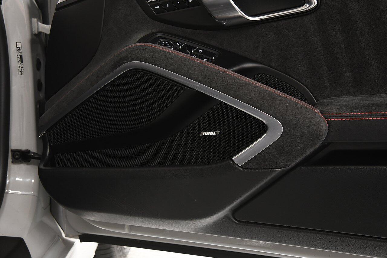 Porsche 911 view 26