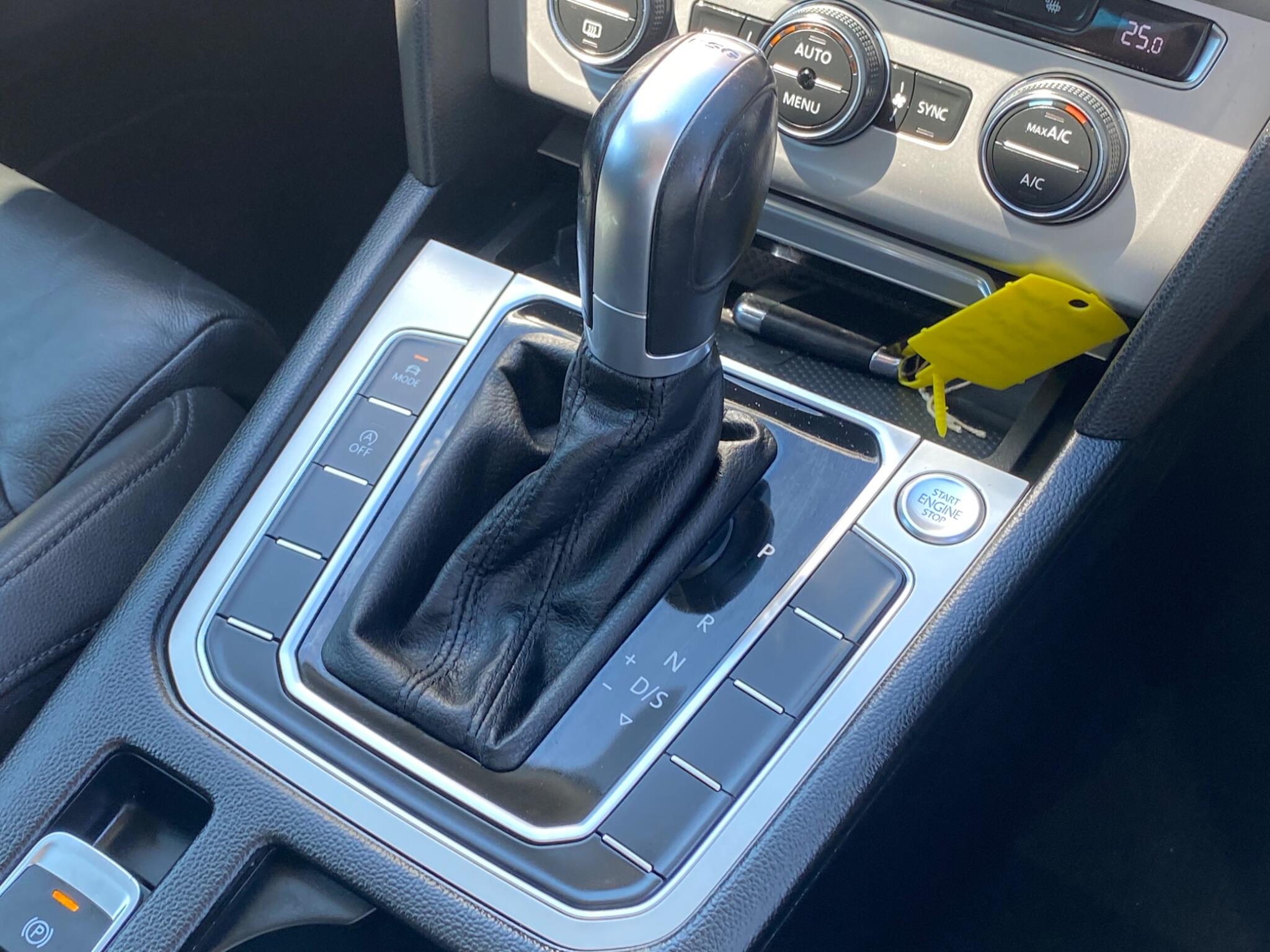 Volkswagen Passat view 26